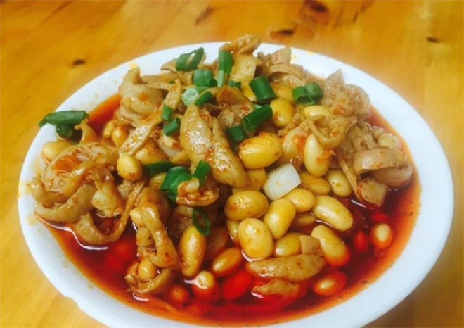 建春哥鲜鲜肥肠饭