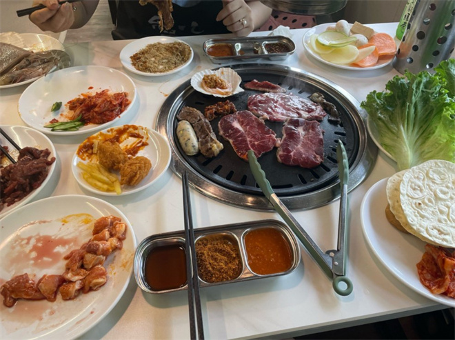 烤拉拉旋转自助烤肉加盟