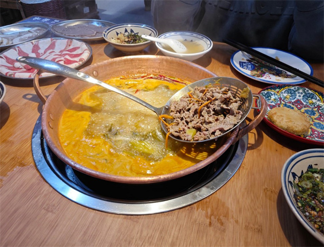 喜六爷酸菜牛肉火锅加盟