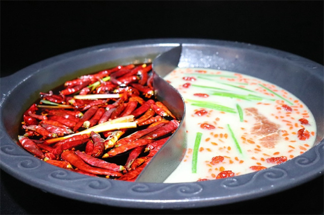 辣员外重庆老火锅