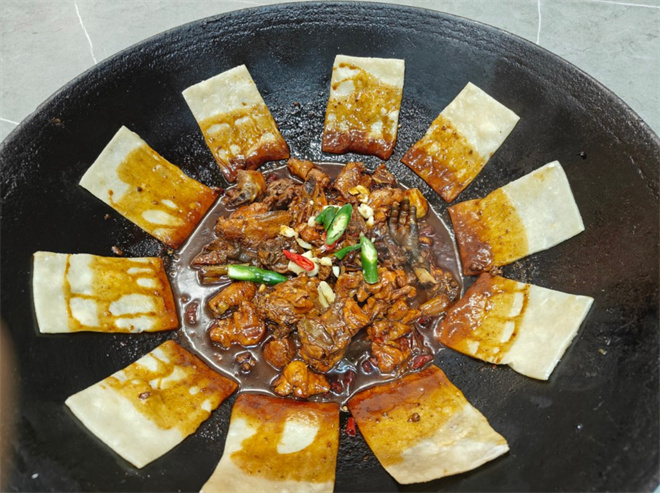 锅六六地锅鸡 锅六六地锅鸡