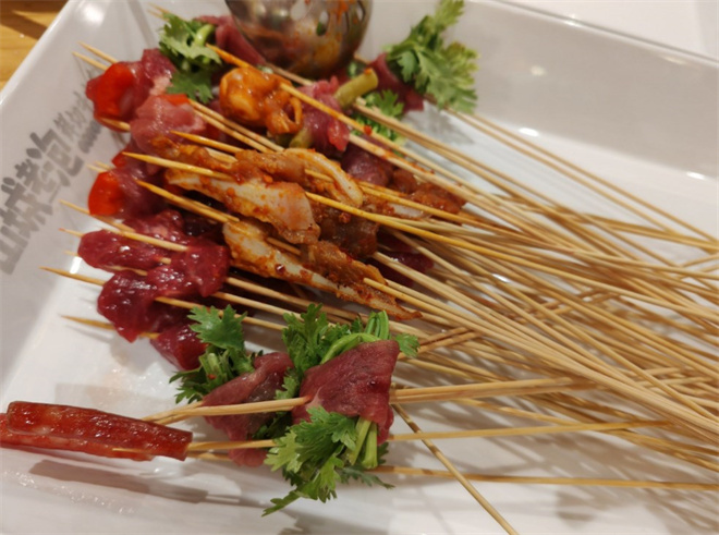 山城老泡鲜切牛肉串串