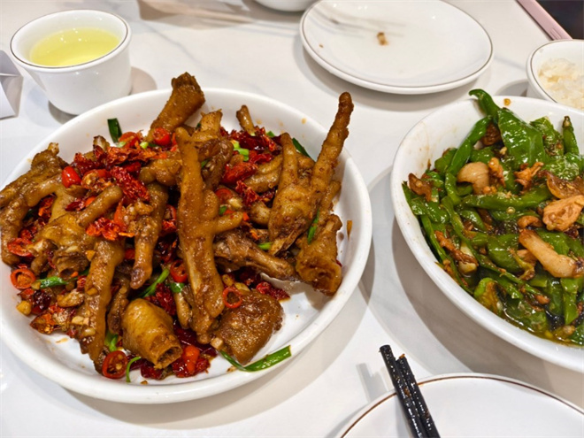 小辣椒湘菜馆加盟