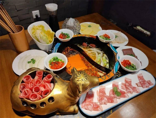 龙锦门火锅