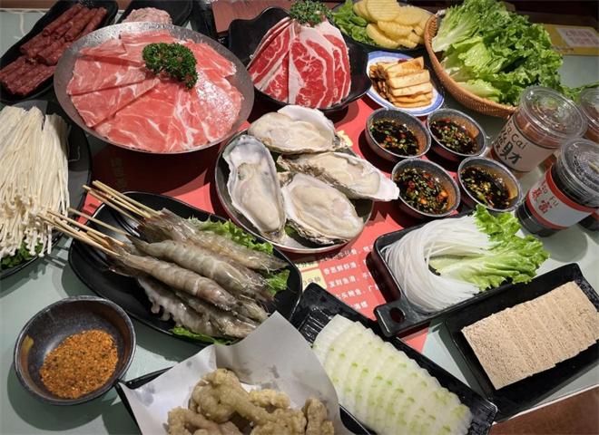 黑马路炭火老火锅