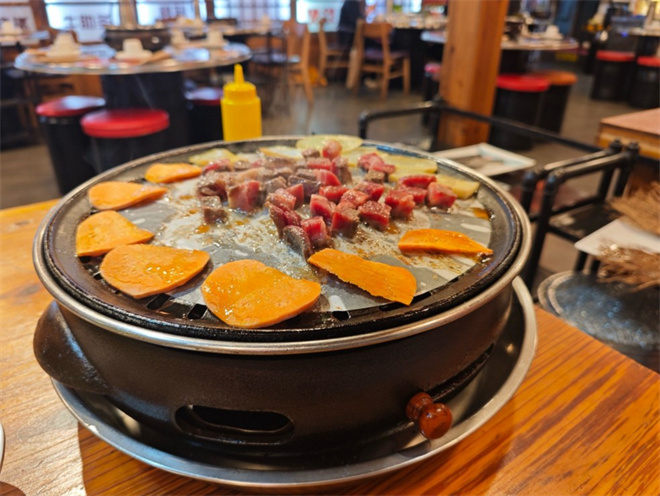 权秀妍韩式炭火烤肉加盟