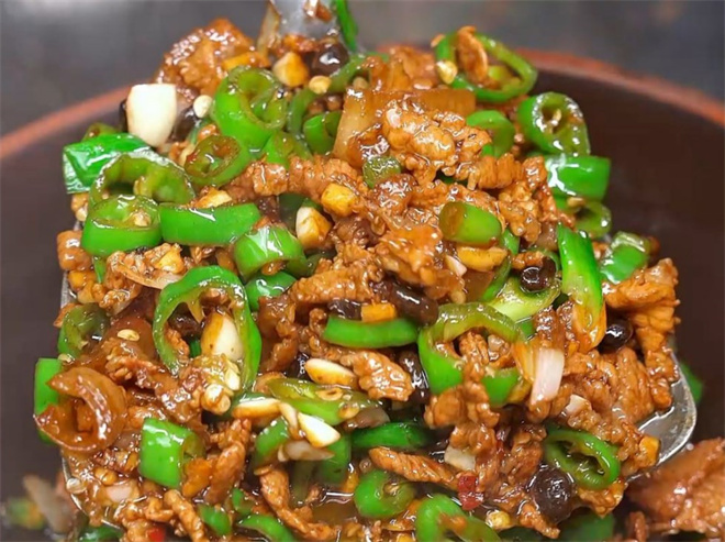 湘厨斯辣椒炒肉拌饭