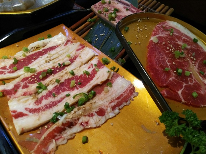 醉新火自助烤肉场加盟