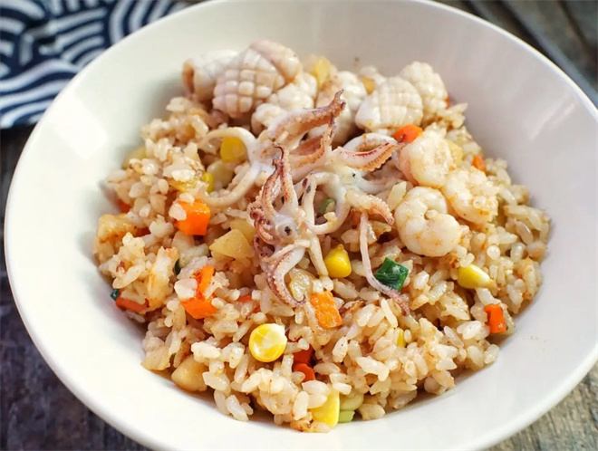 猫不乖海鲜炒饭