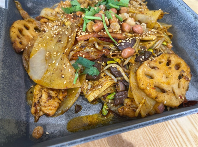 江湖吼吼麻辣香锅加盟