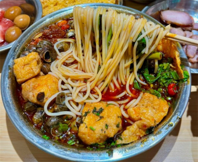 臭哥儿螺蛳粉加盟