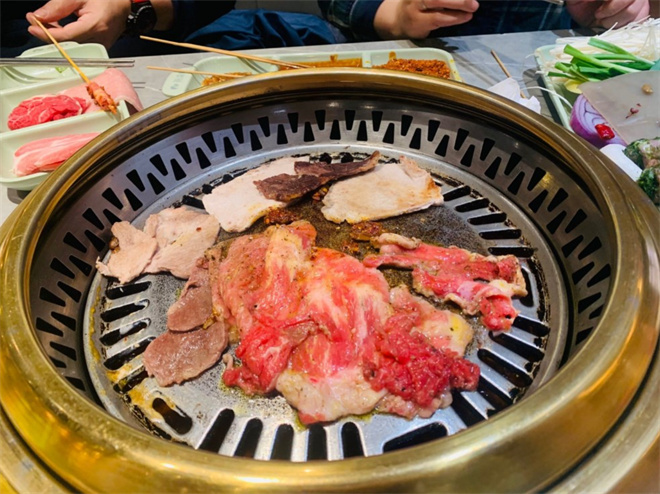金大头自助烤肉火锅加盟