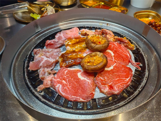 金大头自助烤肉火锅加盟
