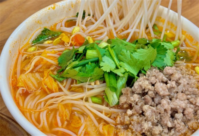 乔肖肖傣味米线