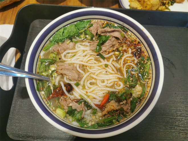 乔肖肖傣味米线