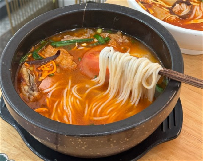 郑与川包子铺米线